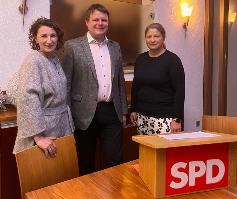v.l.n.r.:Ortsvereinsvorsitzende Mirjam Eischer, Landratskandidat Markus Gläser & Fraktionsvorsitzende Bianca Bauer